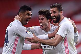 中超-比乌奎尔梅开二度 青岛西海岸3-3梅州客家