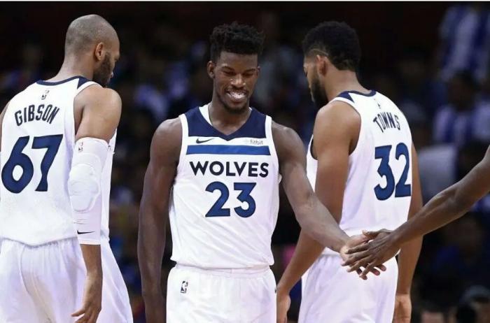 2025 赛季：白袜队宣布外野手塔克曼（Mike Tauchman）因膝盖手术赛季报销