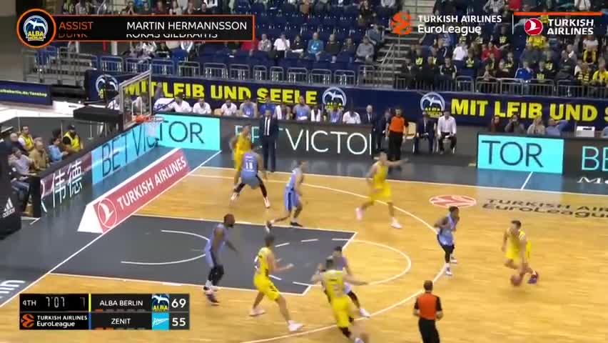 2025 年 12 月 27 日：大联盟球员协会发布 2025 年“最受尊重的队友”排行榜，弗里曼夺冠