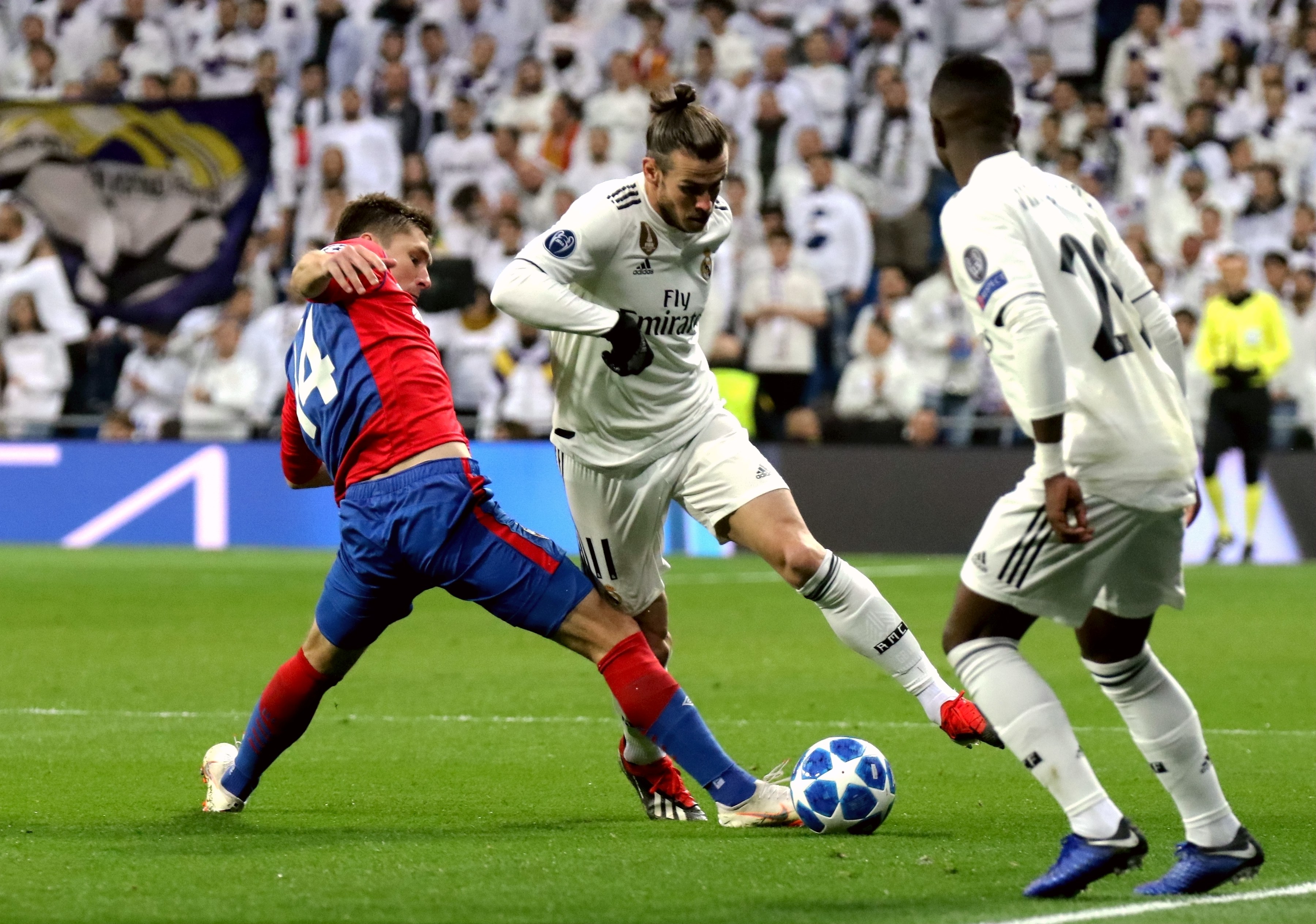 CBA常规赛12轮：广东主场险胜深圳