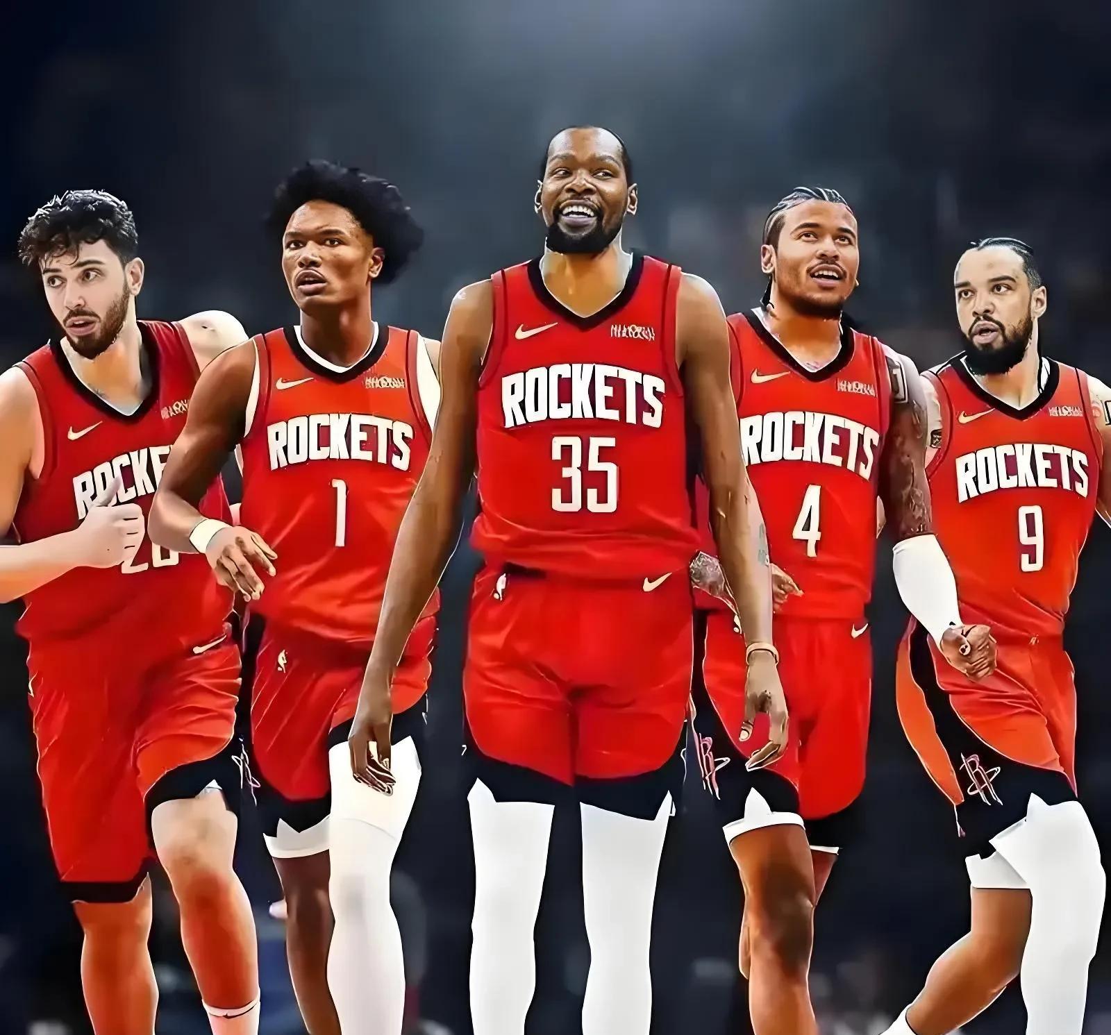 掘金主场有几位小球迷举牌支持威少：拉塞尔拿MVP