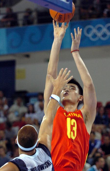 松坂大辅在芬威球场投出其标志性的“陀螺球”，引发全美物理学家讨论