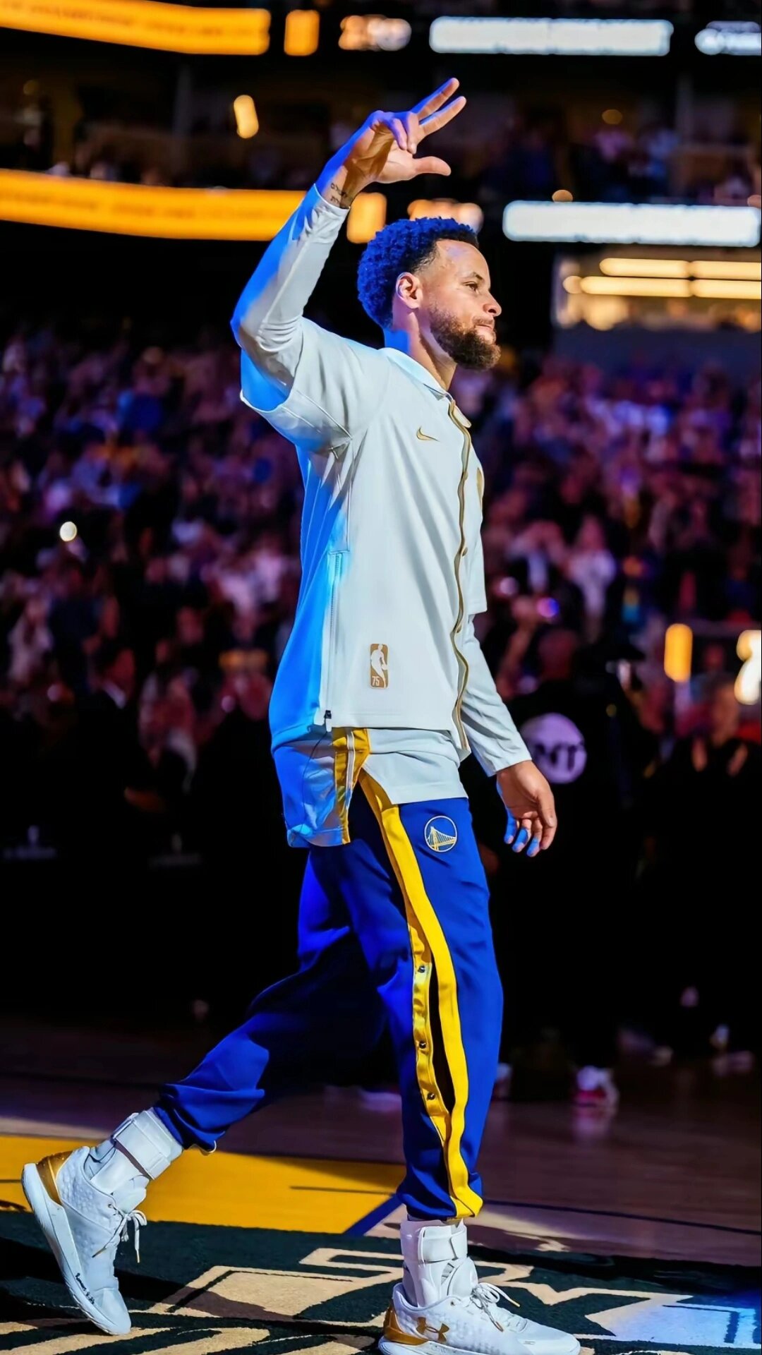 TNT为转播无声道歉的方式竟是遮挡半边屏幕，这操作着实有趣。 17分钟｜⚪️ 0-0 🔴 ｜ #曼联 来源：Stretford Paddock