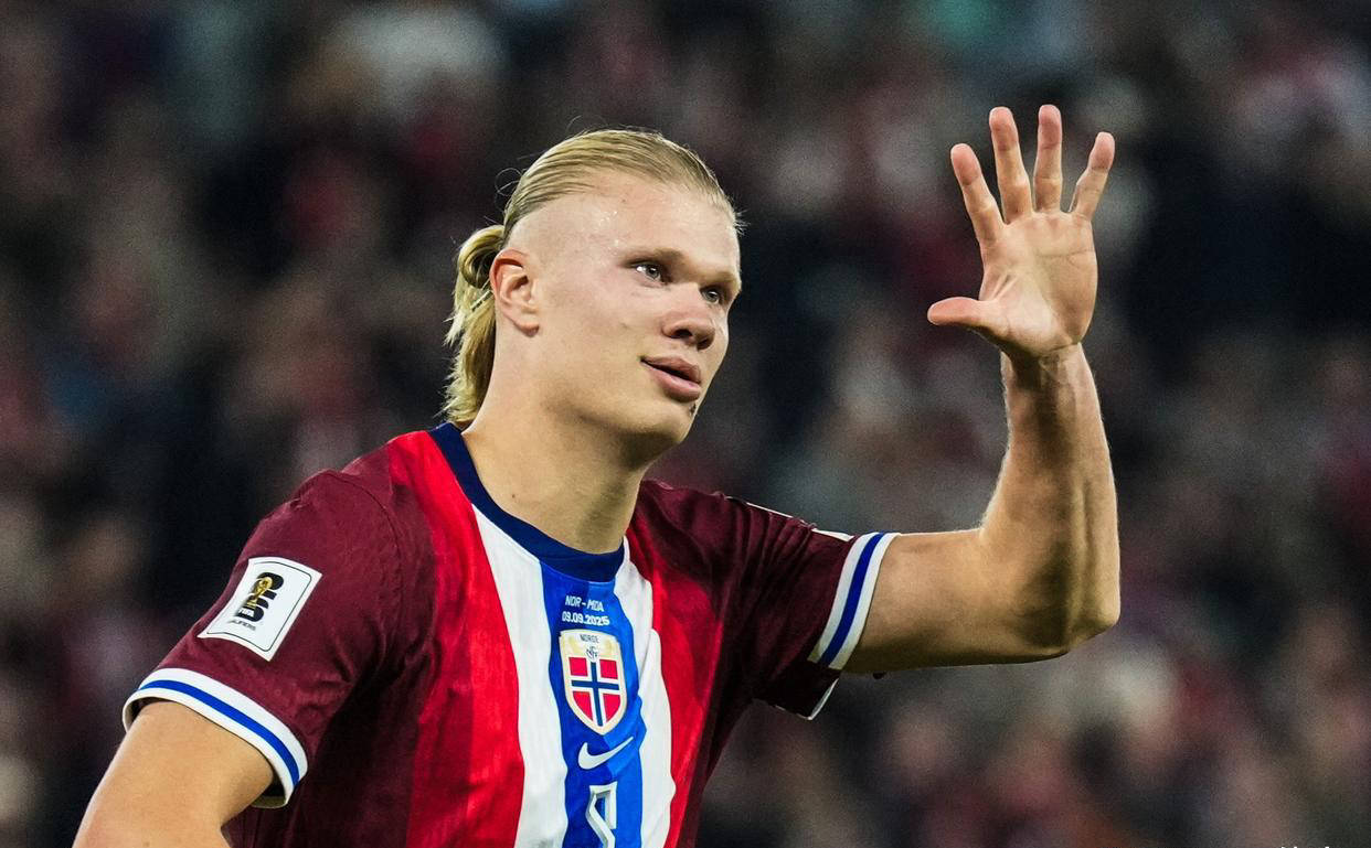 体育精神，霍伊伦祝贺麦克托米奈和苏格兰晋级世界杯