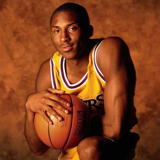 热闻｜英超争冠悬念再起！阿森纳0-0利物浦，布拉德利吊射中楣+伤退