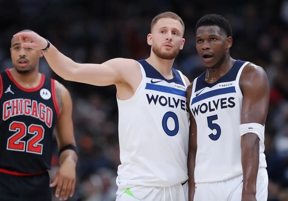 昨天有人把老詹第一节正负值发出来黑[吐舌] 今天发下库里的正式回应一下[打脸／] 搞不明白正负值几时变成看一节了？ 行，回旋镖又一次来得真快[打call／]